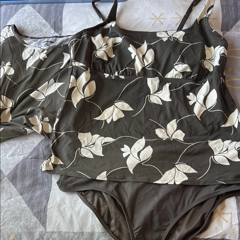 LandsEnd Tankini with matching rash guard Floral - Picture 1 of 4